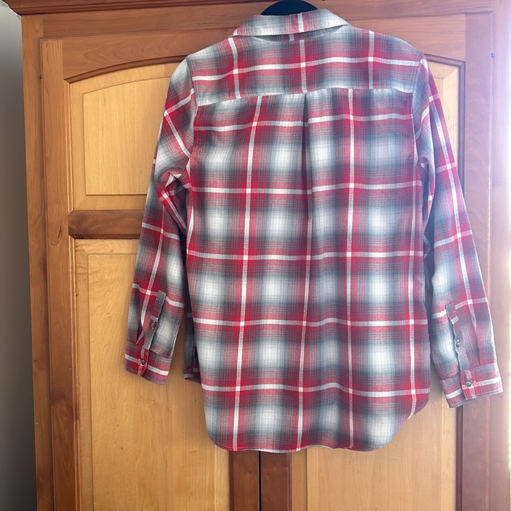 Eddie Bauer Women’s Button Down shirt. - Picture 2 of 4